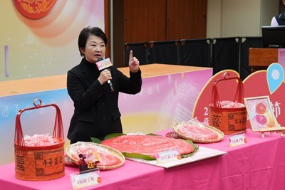 Bringing Happiness to the Legislative Yuan - Mayor Lu Distributes Sindingban - Inviting Everyone to Celebrate the Festival