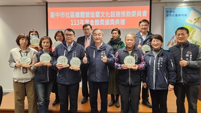 Group photo of the honored Museums