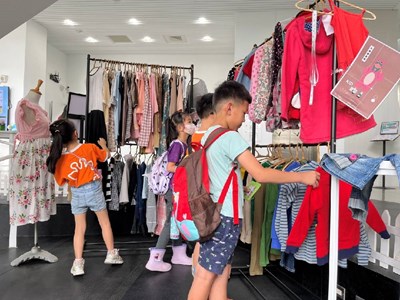 Borrow Books, Take Home Clothes!_