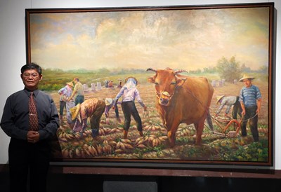 Lin Chih-Hsin’s work “Harvest (Zhushan Red Sweet Potatoes)” and Lin Jun-Hsien , Lin Chih-Hsin’s fourth son