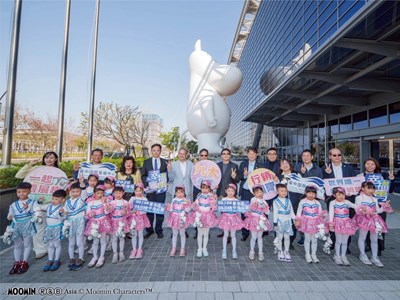 Group photo City officials and guests with Moomin at TICEC.