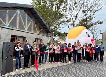 The opening ceremony for Yanba Creative Arts Space invited several distinguished guests to attend the plaque unveiling ceremony.