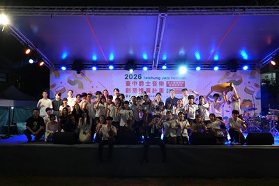 Group photo of all students and their instructors, Mr. Lin Yiming and Mr. Xie Zonghan.