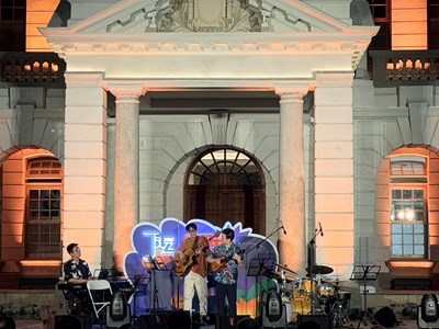 Toshi Fujii Trio ft. Rio opens the event with a sensational live performance