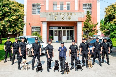 Upgrade the security and anti-terrorism power  Taichung City police dog team is ready to go