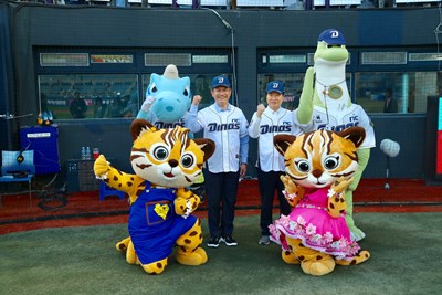 Mayor Lin Threw Out KBO First Pitch, Signed Friendship City Agreement & Taichung Declaration at Masan Sports Hall, Changwon