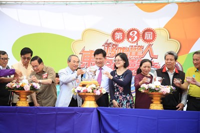 Voice from Asean   Mayor Lin sang the Vietnam lyrics to have fun with all