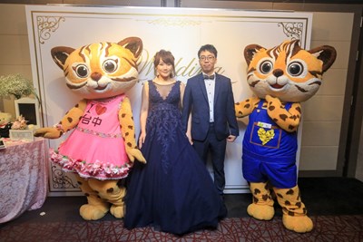 Flora Expo mascots were invited to attend the Japanese and Taiwanese newlyweds wedding ceremony  The tickets for Flora Expo were presented to share the happiness