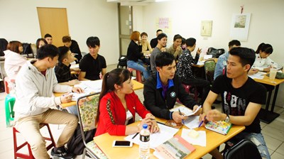 Free Chinese lessons for Vietnamese and Indonesian migrant workers proving to be extremely popular