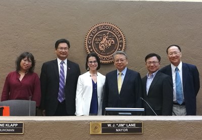 Deputy Mayor Linghu and delegates visit the city hall and council in the company of Scottsdale City Deputy Mayor Klapp
