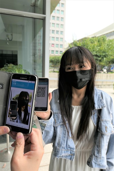 From April 7th, users can download “the real-name registration app for disease tracing” 4 and complete the registration to acquire their personalized QR Code.
