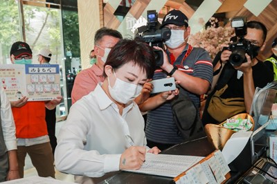 Inspection Made by Mayor Lu in Person for Pandemic Prevention and Control Measures Implemented by Businesses