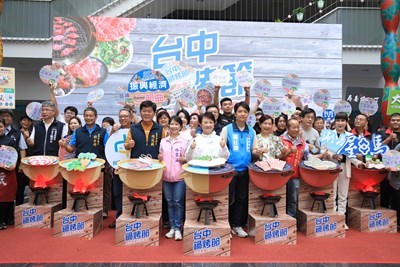 300 sets of NTD 10,000 vouchers and a car valued at a million jackpot to draw-The 2023 Taichung Hot Pot and Grill Festival kicks off on July 17-Mayor Lu responds by voting to support the economy comes first.