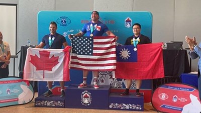Liao Kunti won the silver medal in bench press